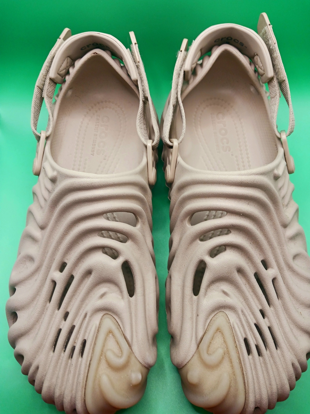 CROCS Men's SALEHE BEMBURY Beige Sculpted Clogs Sandals